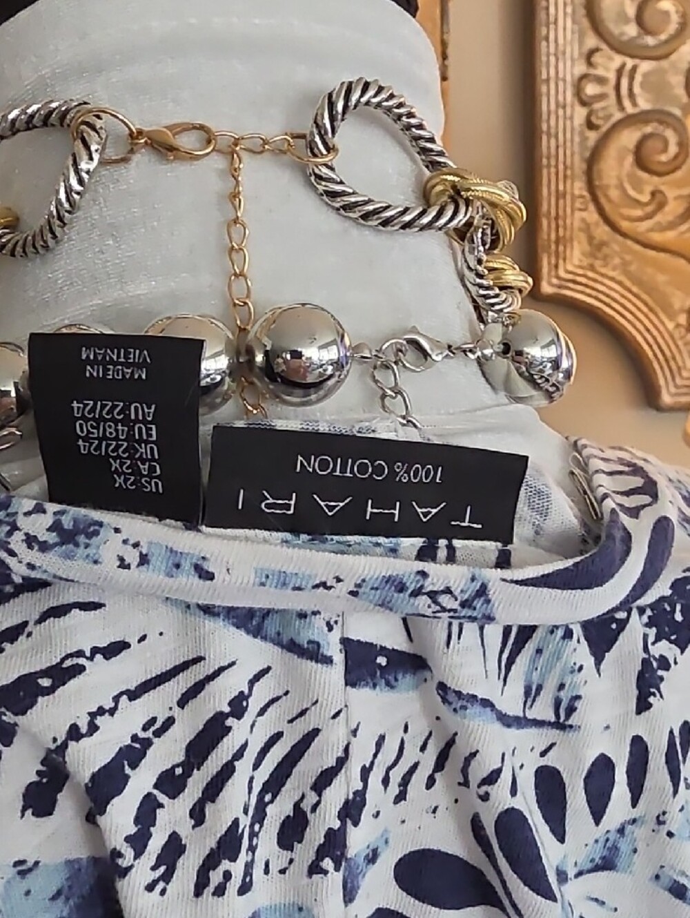 Tahari Navy and White Palm-Print V-Neck Tee - Picture 7 of 8